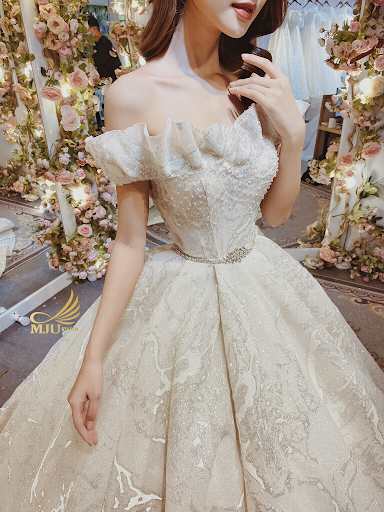 Nàng dâu hóa nàng công chúa kiêu sa nhờ váy cưới Aurora của Fairytale Bridal