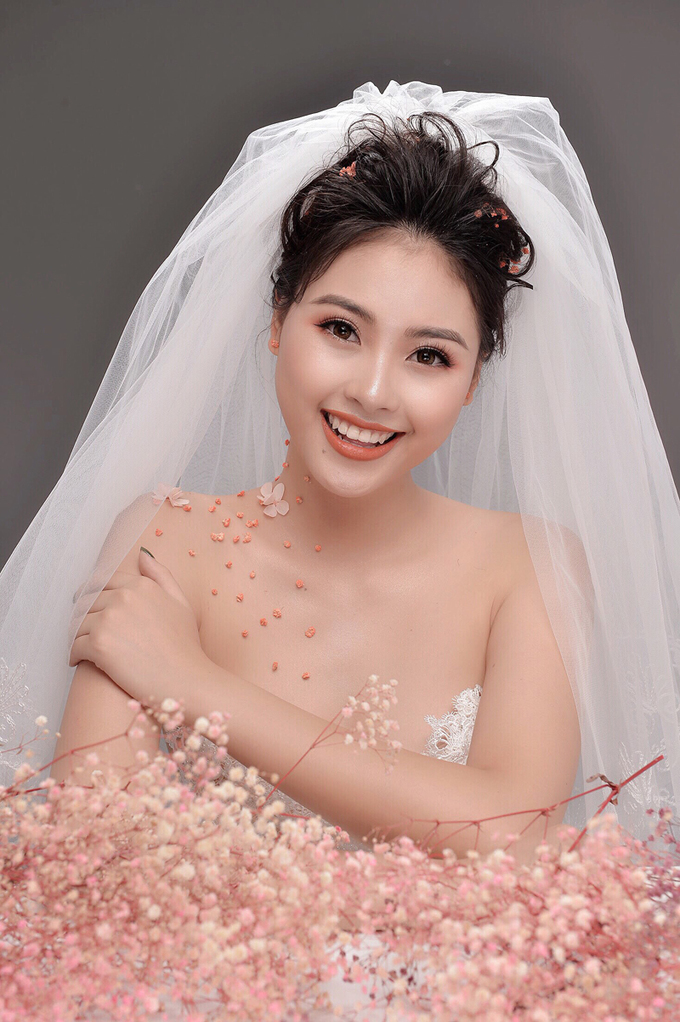 Hoàng Anh, Đào Thị Hà điệu đà với makeup cô dâu mùa xuân