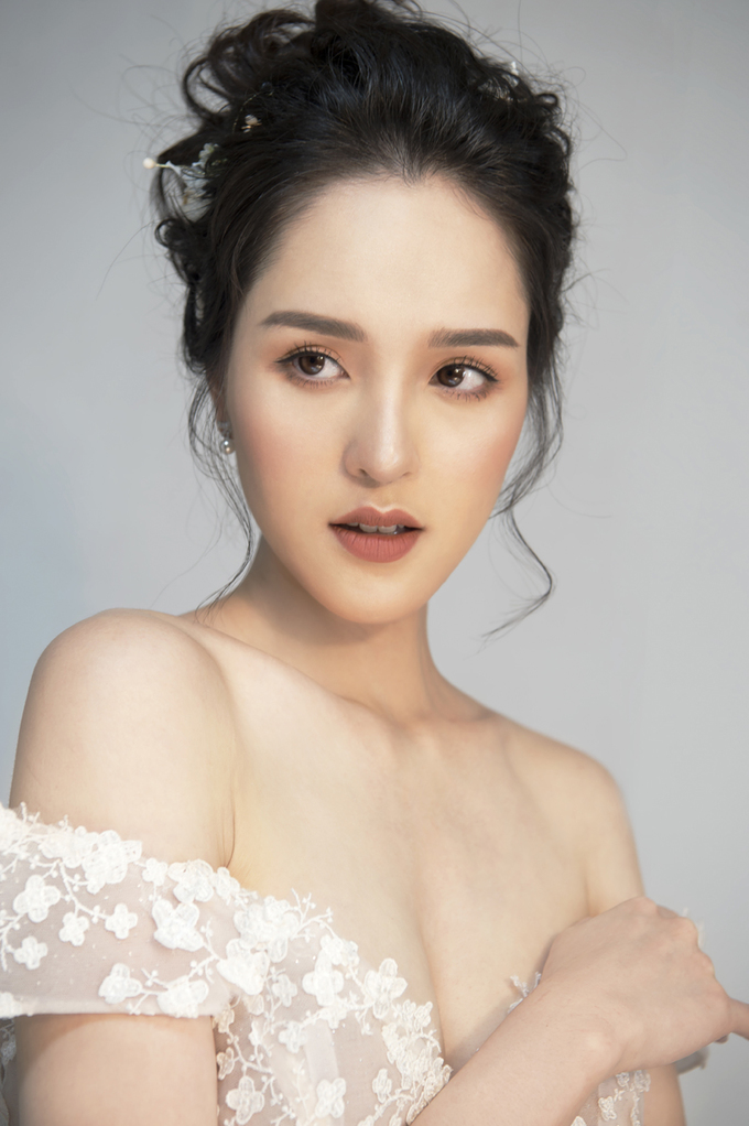 Hoàng Anh, Đào Thị Hà điệu đà với makeup cô dâu mùa xuân