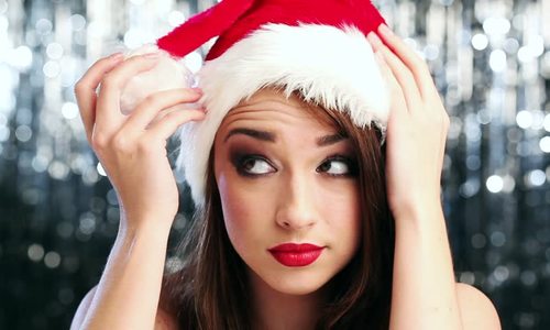 6 cách tạo kiểu tóc đẹp cùng mũ Noel