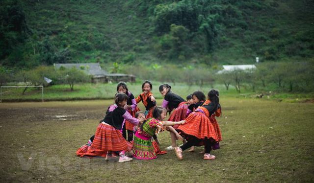 Sắc trắng hoa mơ, hoa mận níu chân du khách khi đến Mộc Châu - Ảnh 5.